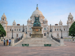 victoria memorial with equestrian statue