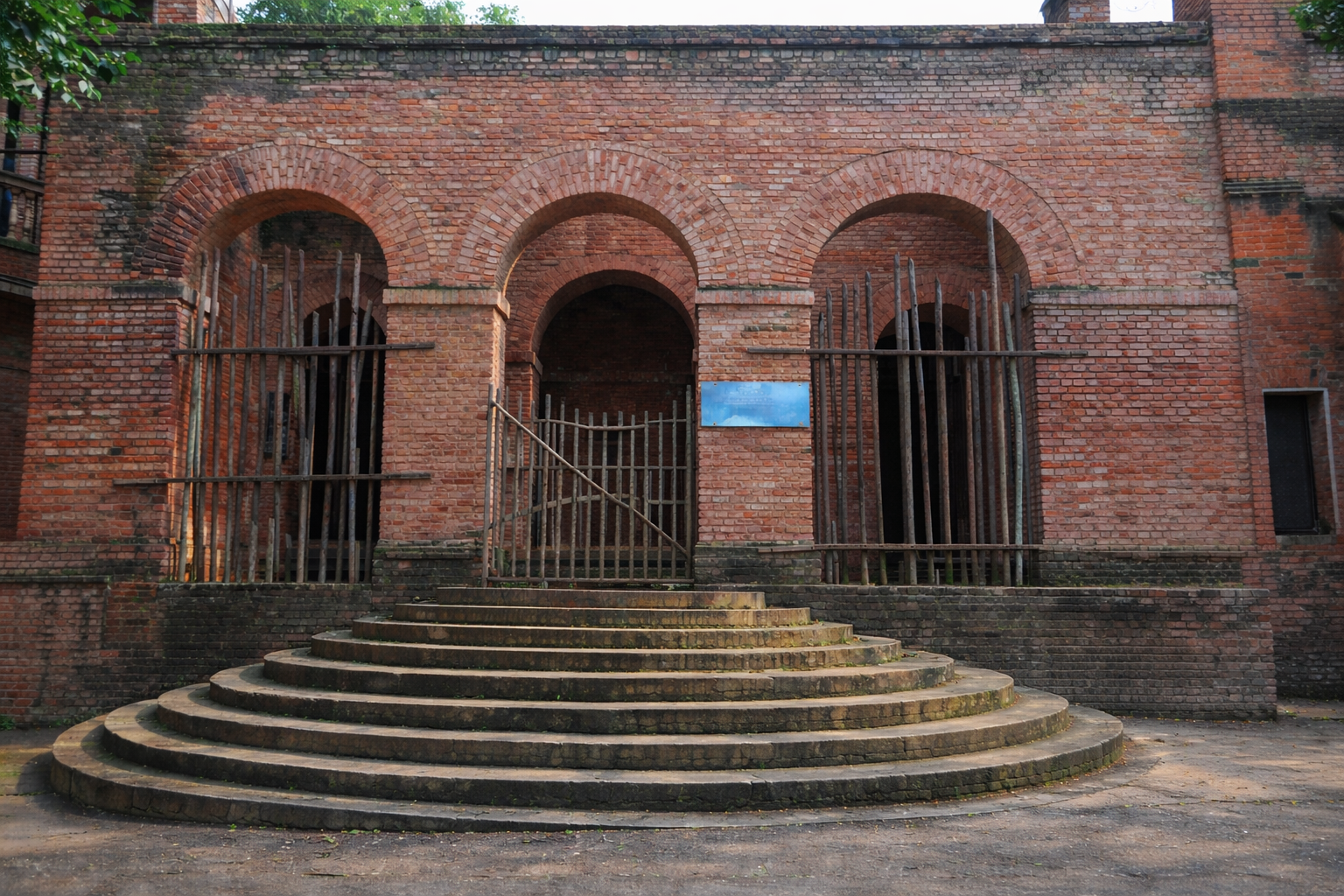 Clive House (Nearby Historical Spot)